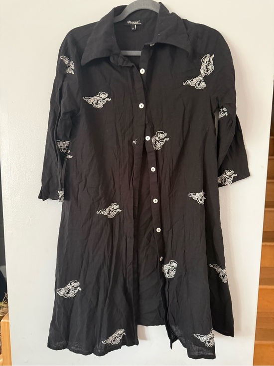 Papa Vancouver Tops - 🇨🇦Papa Vancouver Black Embroidered Button-Up Longline Tunic Shirt